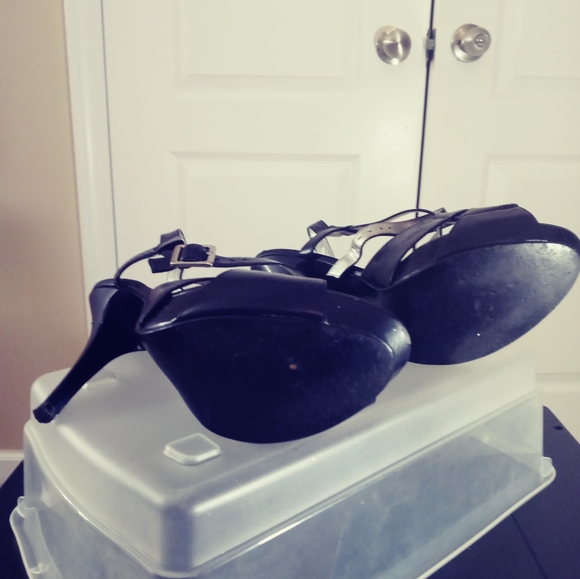 Guess Women's Black Heels - Picture 8 of 14